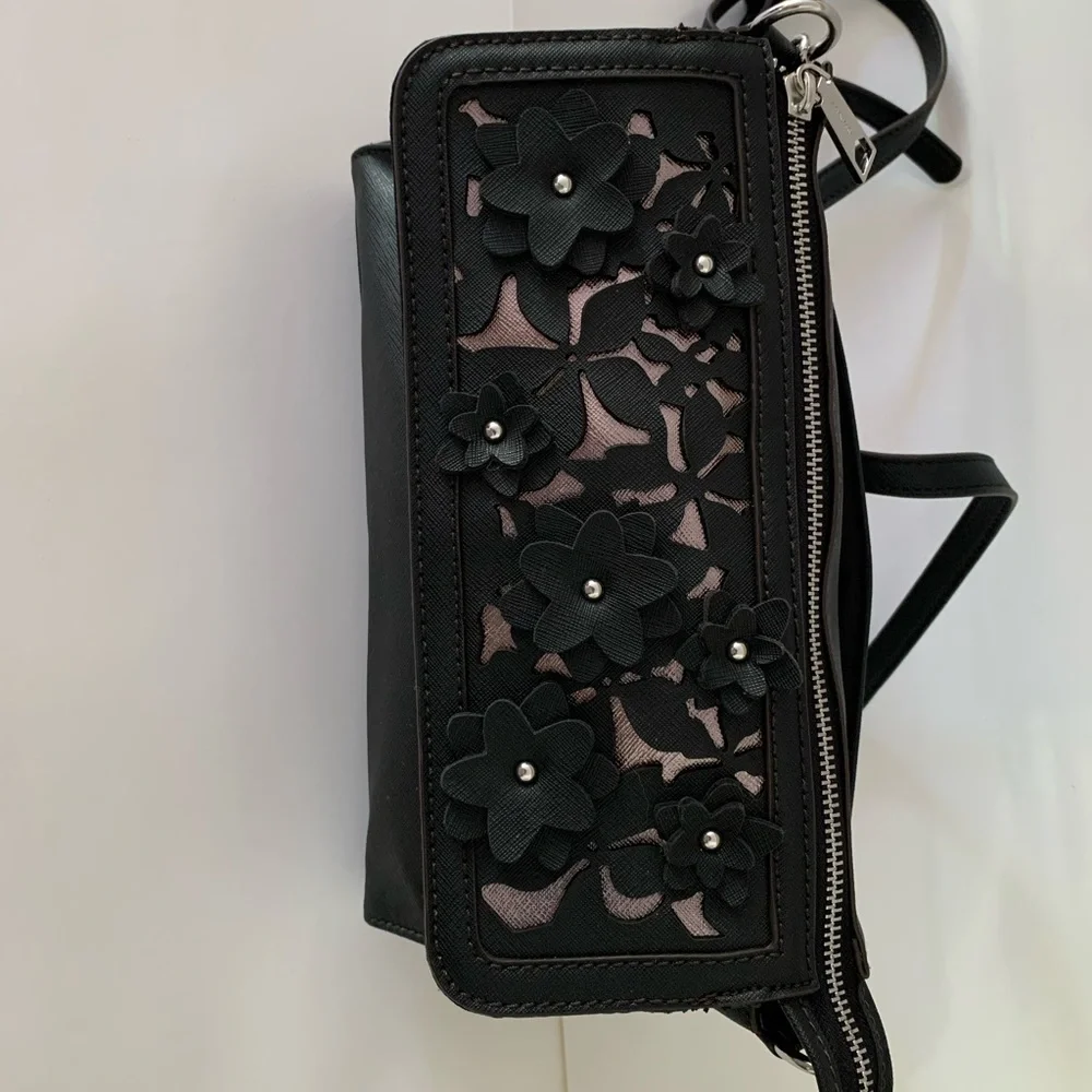 LC Liza Claiborne Black Liza Floral on Gold Tone Background Crossbody Purse - Picture 2 of 12